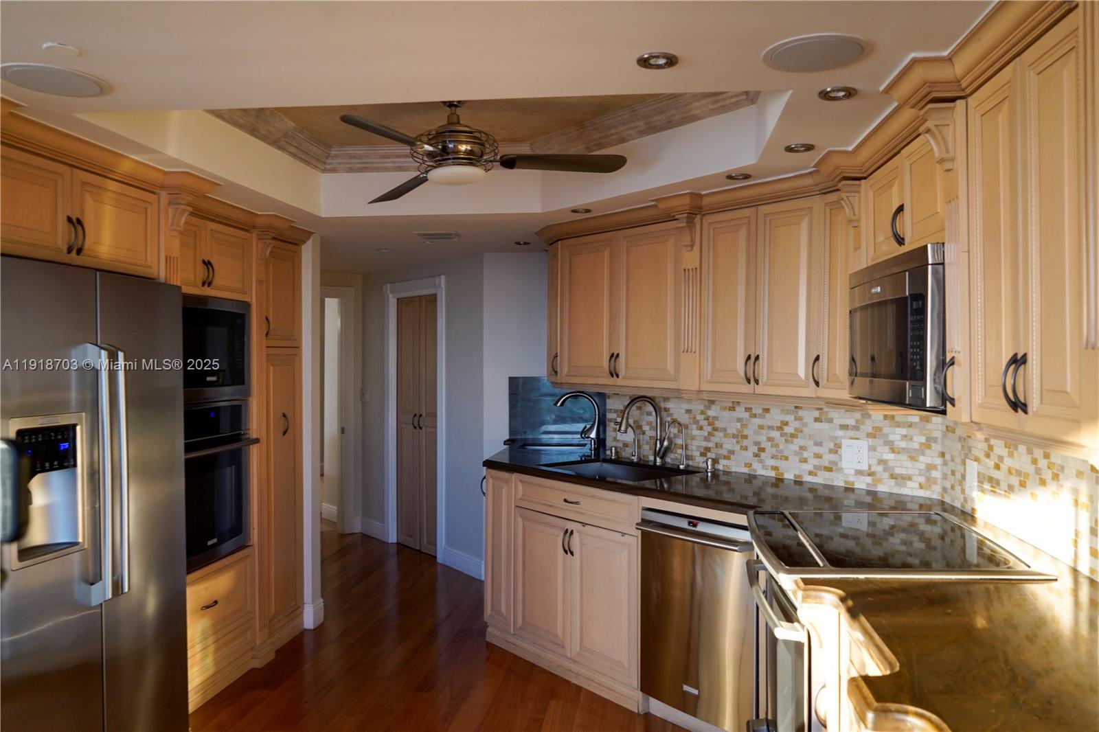 2000 ISL BLVD WILLIAMS IS - Residential