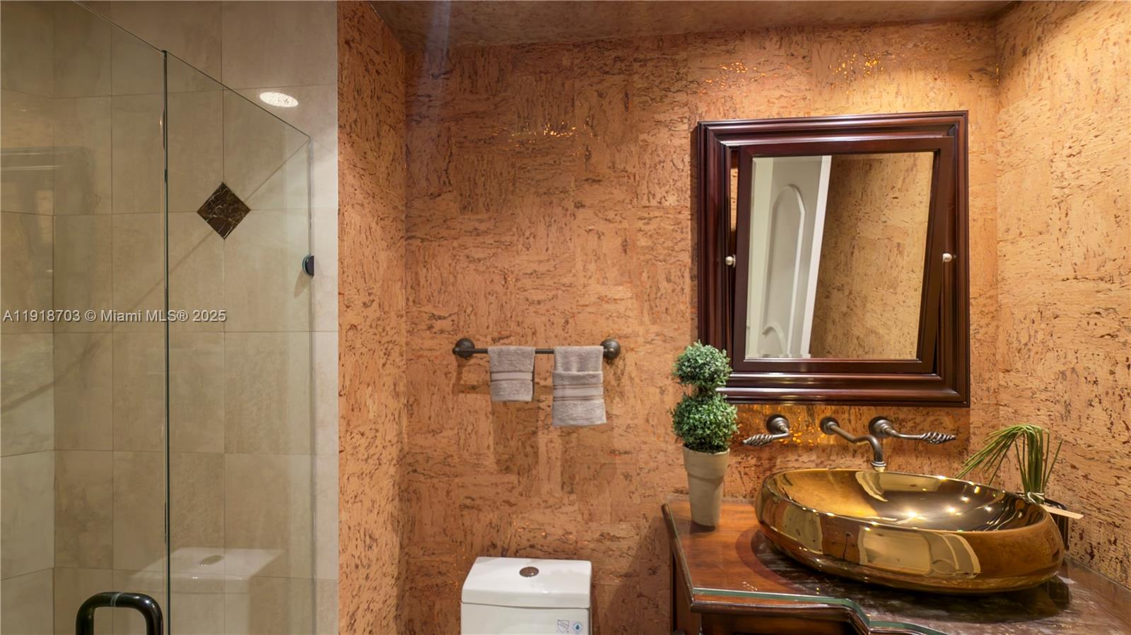 2000 ISL BLVD WILLIAMS IS - Residential