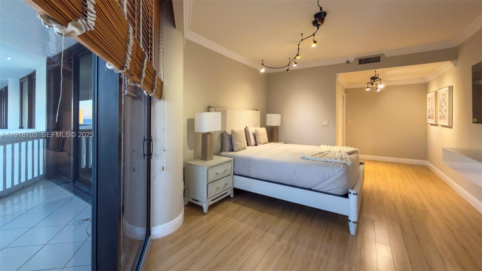 2000 ISL BLVD WILLIAMS IS - Residential