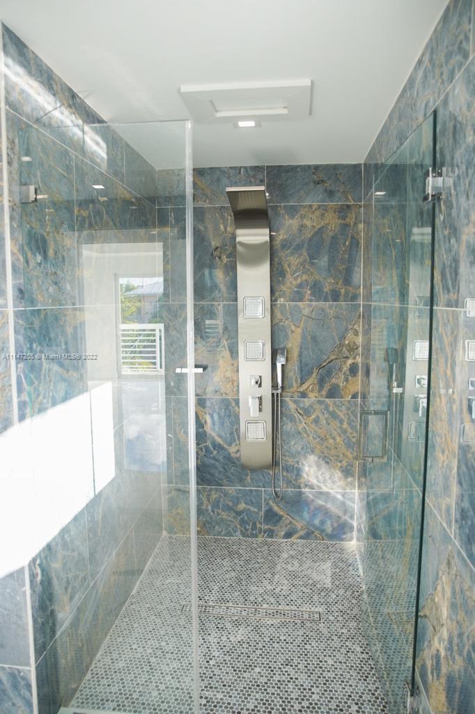 PORT LARGO 5TH ADD - Residential