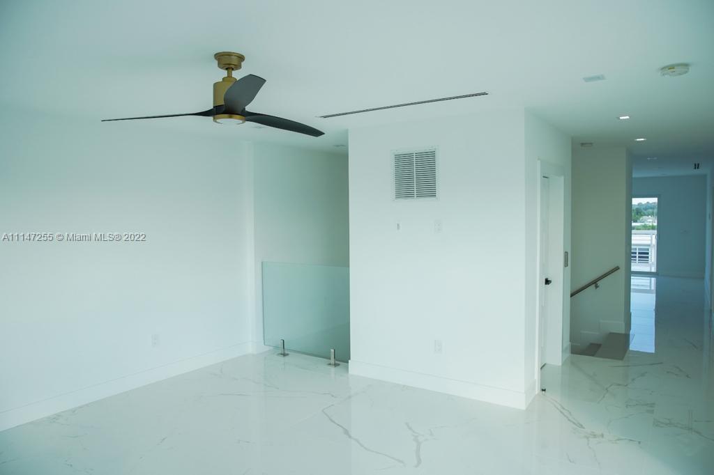 PORT LARGO 5TH ADD - Residential