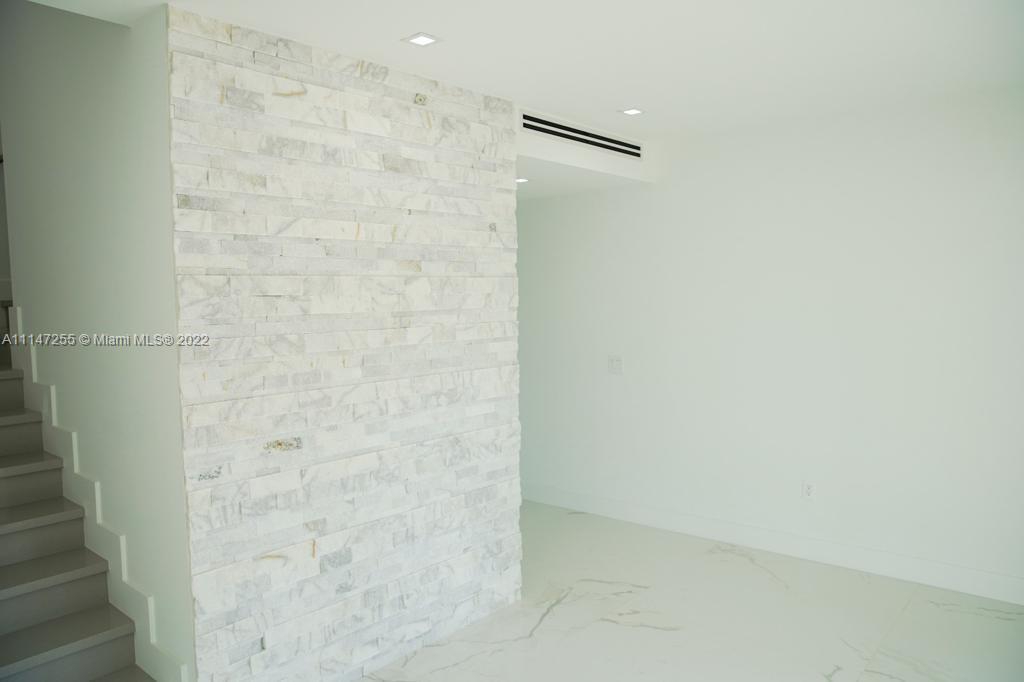 PORT LARGO 5TH ADD - Residential