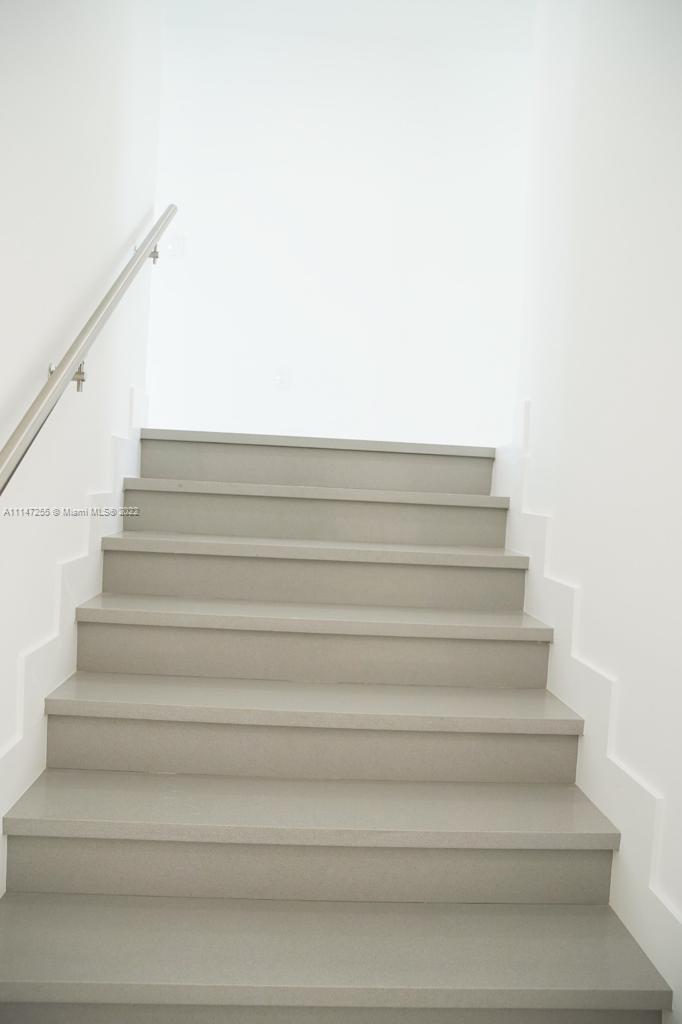 PORT LARGO 5TH ADD - Residential