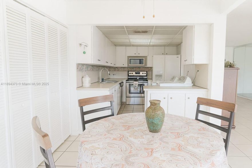 Bright & spacious 2bed, 2bath condo with serene views of the pool and garden areas. This well-maintained unit offers a functional layout featuring a large living & dining area that opens to a private balcony. A practical kitchen with full appliances, and two comfortable bedrooms, including a primary suite with private bath and ample closet space. Tile floors throughout provide easy maintenance, and the unit includes washer/dryer hookups and central A/C.
Located in the desirable Peninsula at International Gardens, residents enjoy a secure building with elevator access, a community pool, landscaped grounds, and assigned parking. Conveniently situated minutes from FIU, shopping, restaurants, and major highways. Great opportunity to personalize and add value in a sought-after location.
