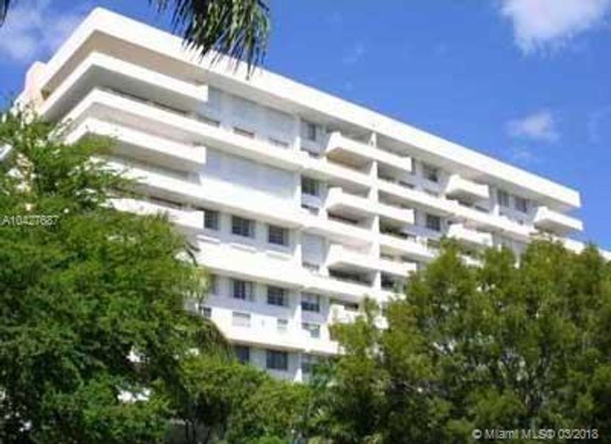 We are renting a lovely unfurnished 2B2B at Commodore Club South in Key Biscayne (Miami), Florida. It’s $2,750 because the view of the balcony is all blue skies, great light & green trees -but no ocean view. In that case the rent would be $3,000 to 4,000 minimum. Great opportunity! Beachfront luxury building with pool, gardens, tennis, gym, party room, covered parking...And in Key Biscayne with great schools & atmosphere.