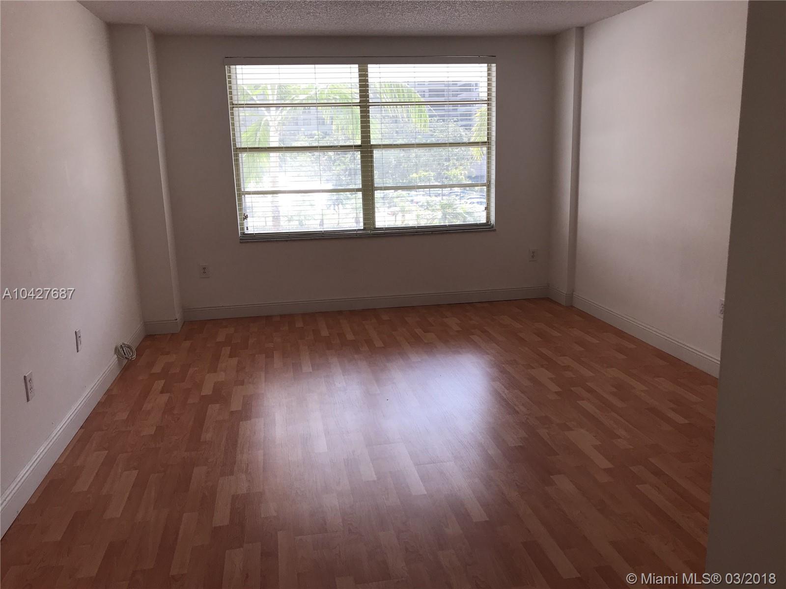 COMMODORE CLUB SOUTH COND - Residential Lease