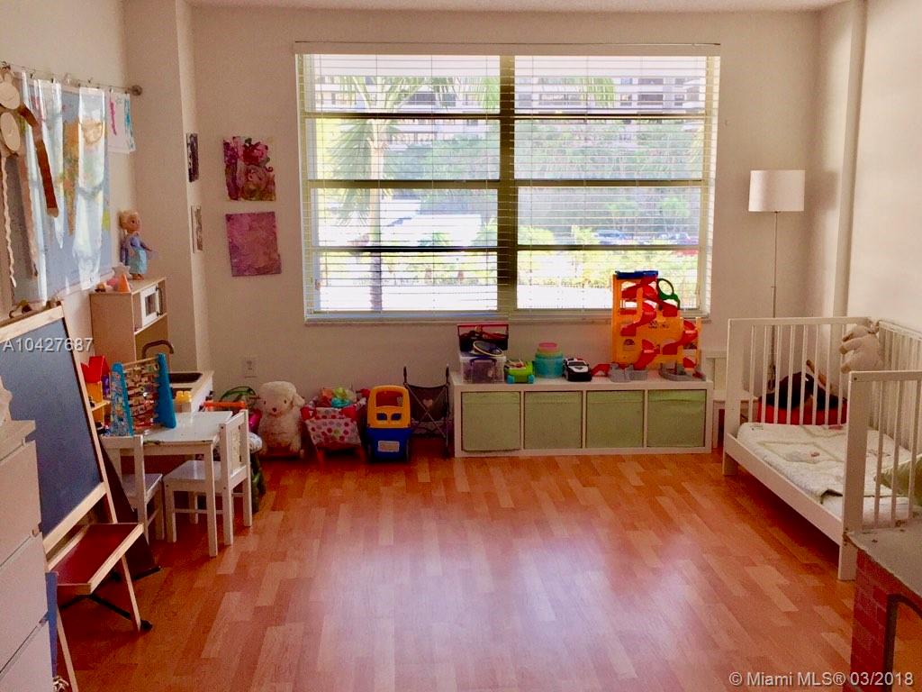 COMMODORE CLUB SOUTH COND - Residential Lease