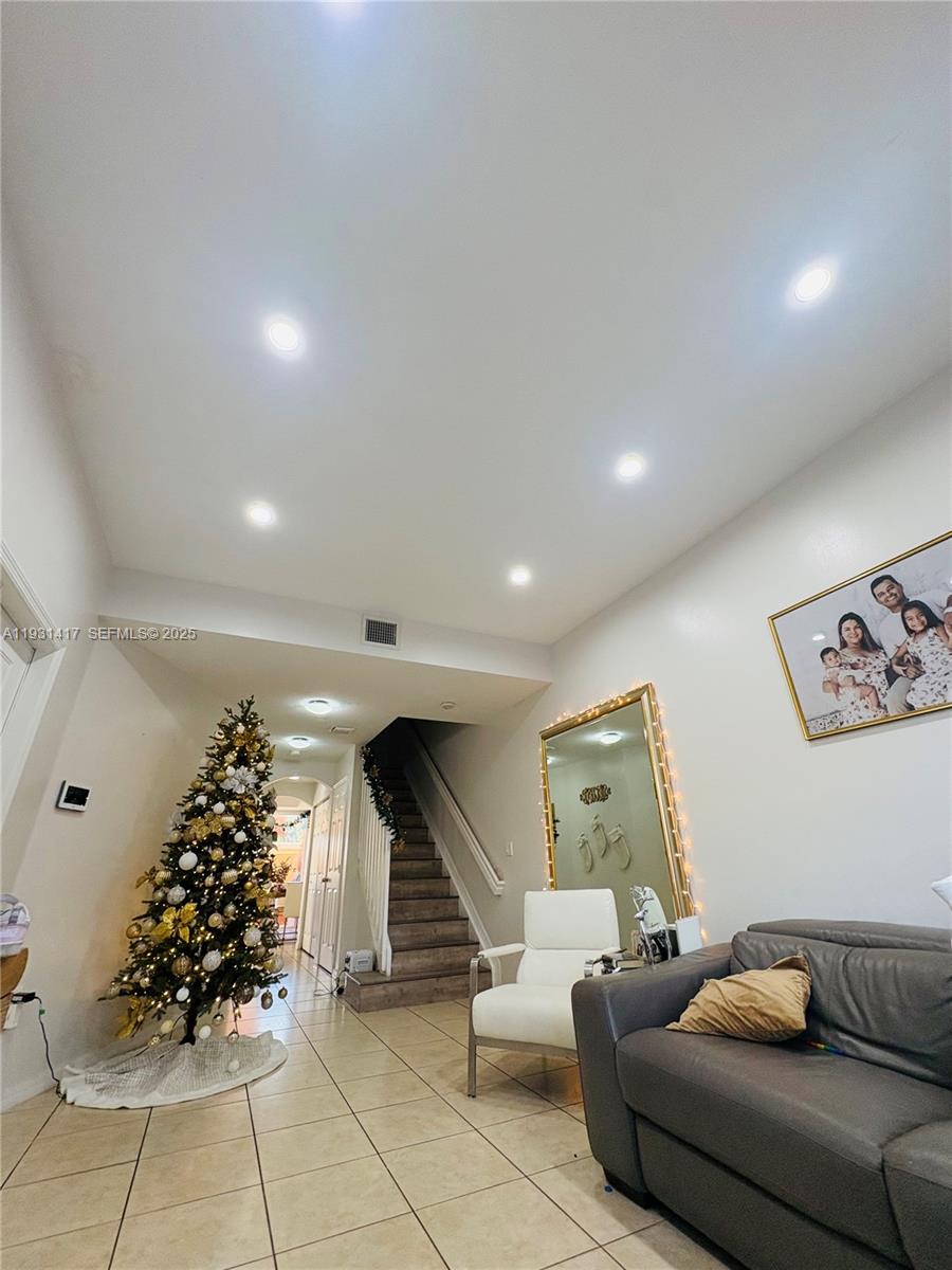 SIENA COMMUNITY OF HOLLYWO - Residential