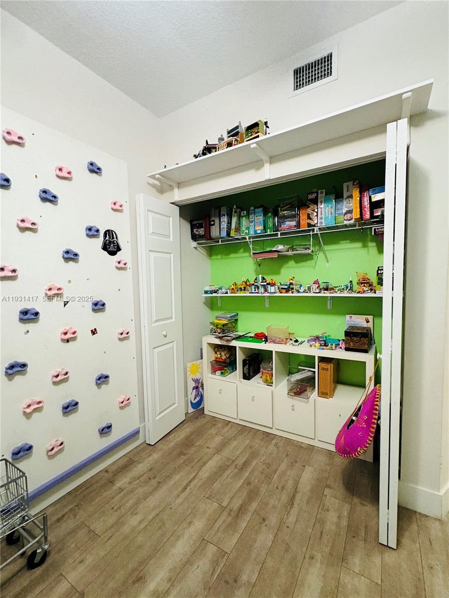 SIENA COMMUNITY OF HOLLYWO - Residential