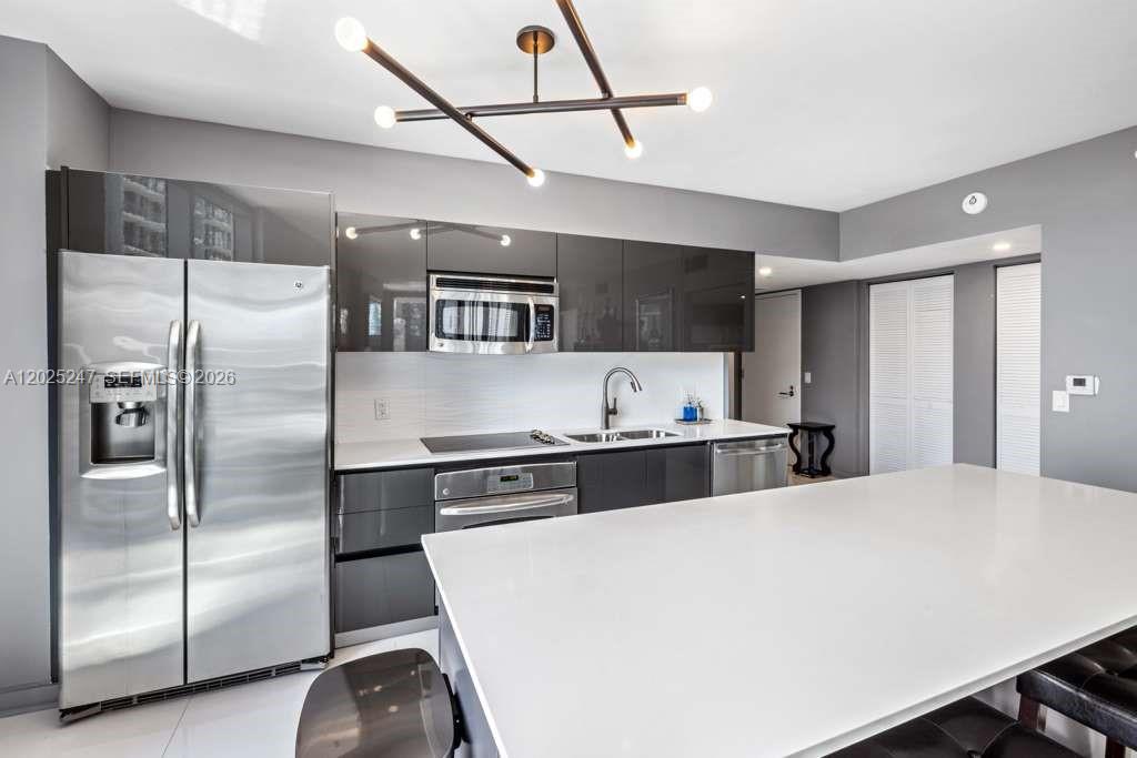 31 SE 6th St 2101