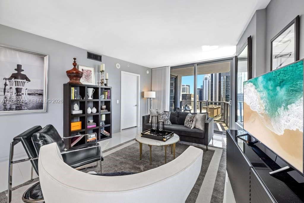 31 SE 6th St 2101