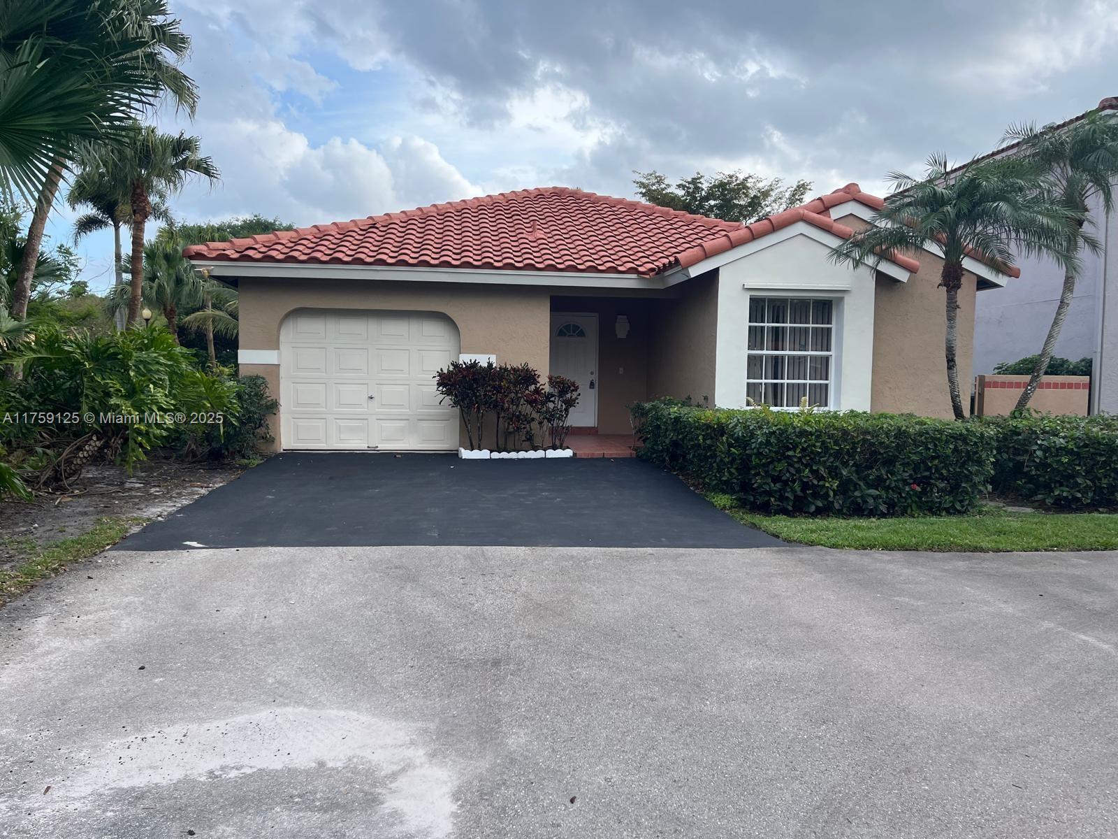Rental Property at 1294 Seagrape Cir, Weston, Broward County, Florida - Bedrooms: 3 
Bathrooms: 2  - $3,200 MO.