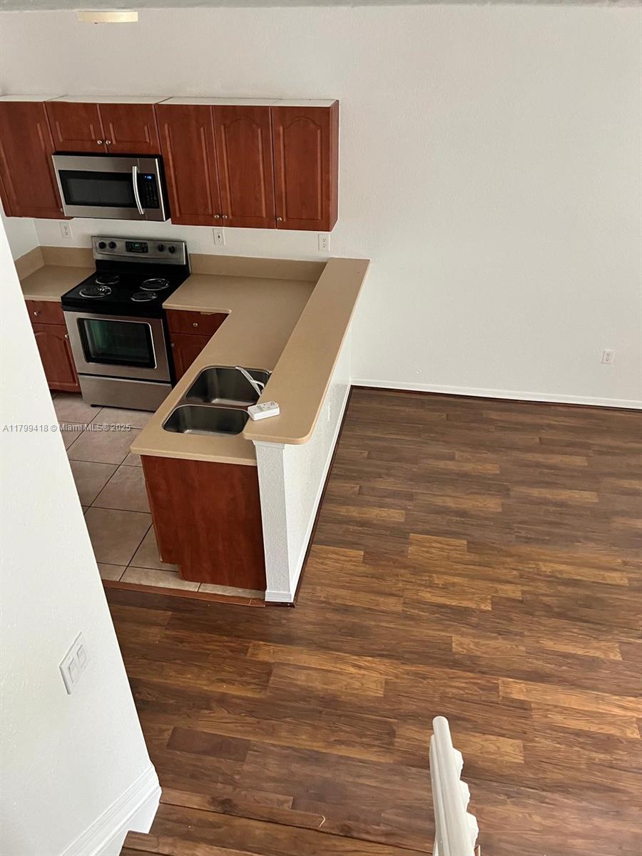 1905 SW 60th Ter