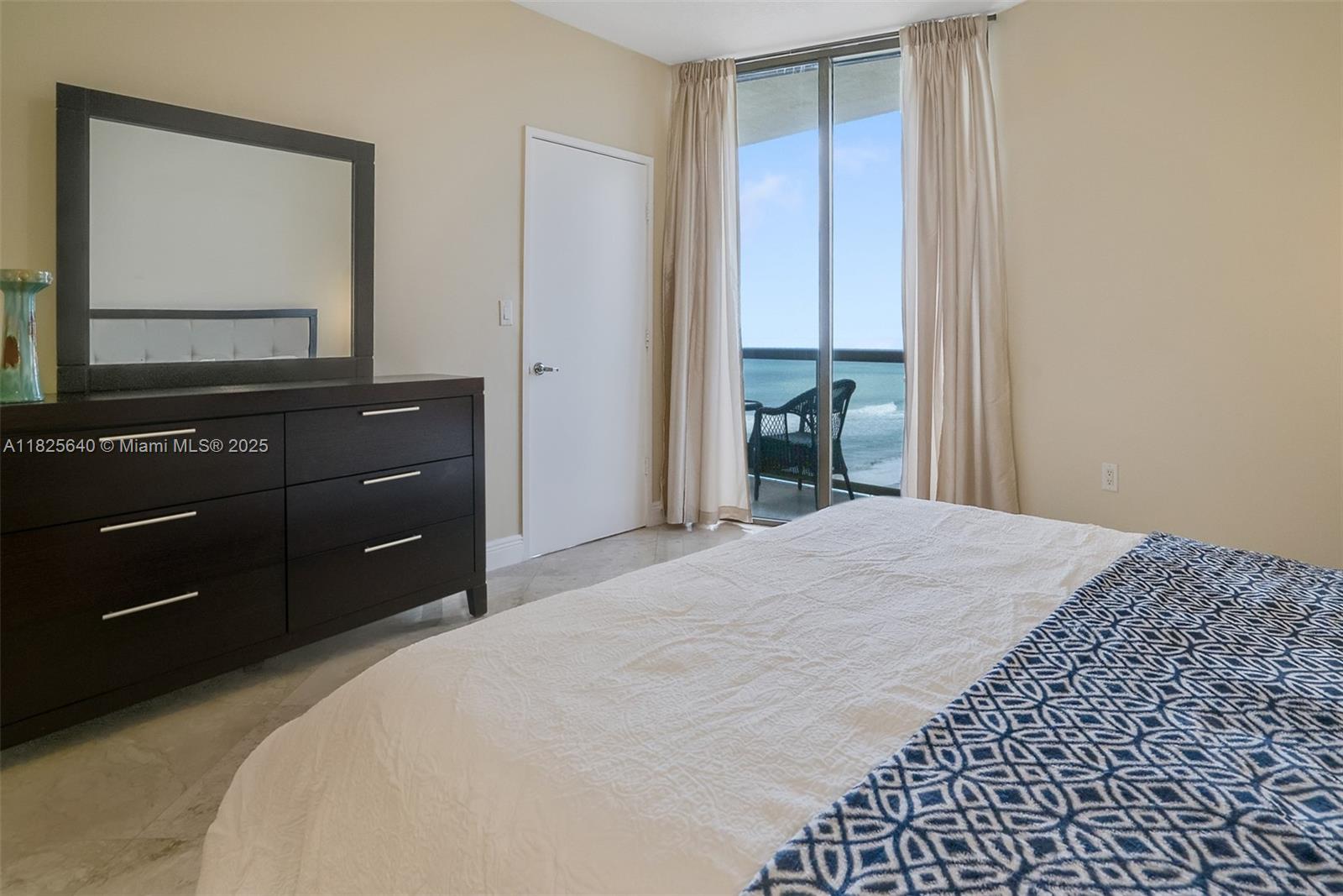 SAYAN CONDO - Residential