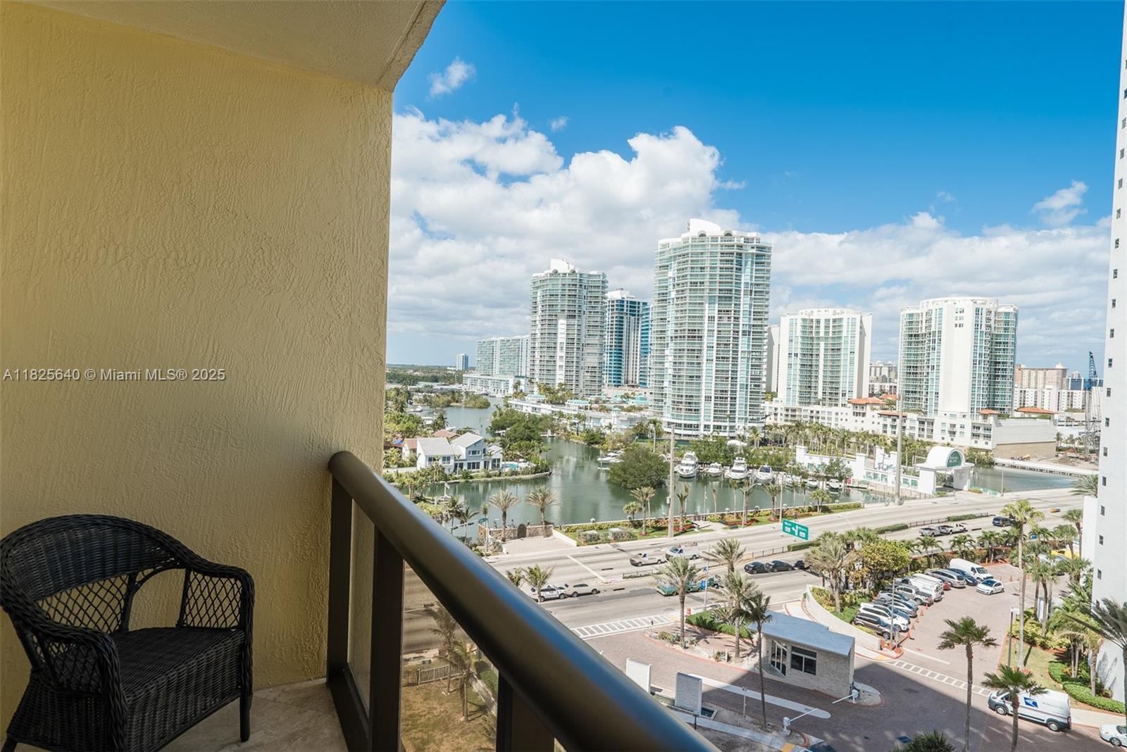 SAYAN CONDO - Residential