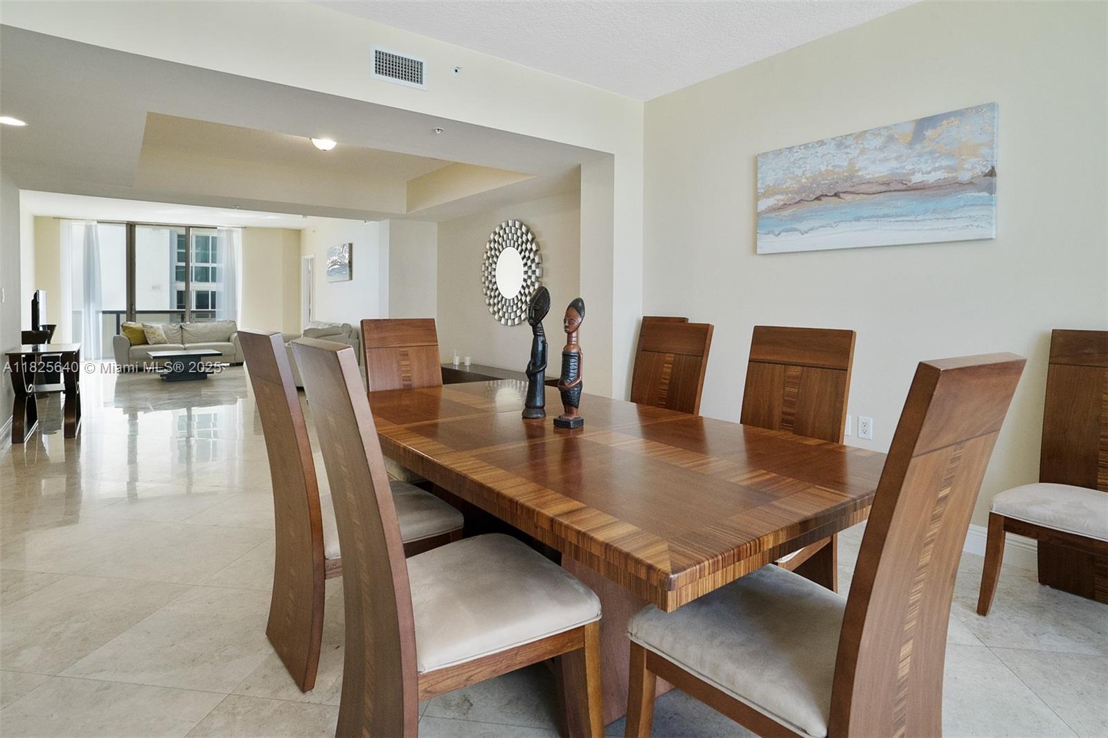 SAYAN CONDO - Residential