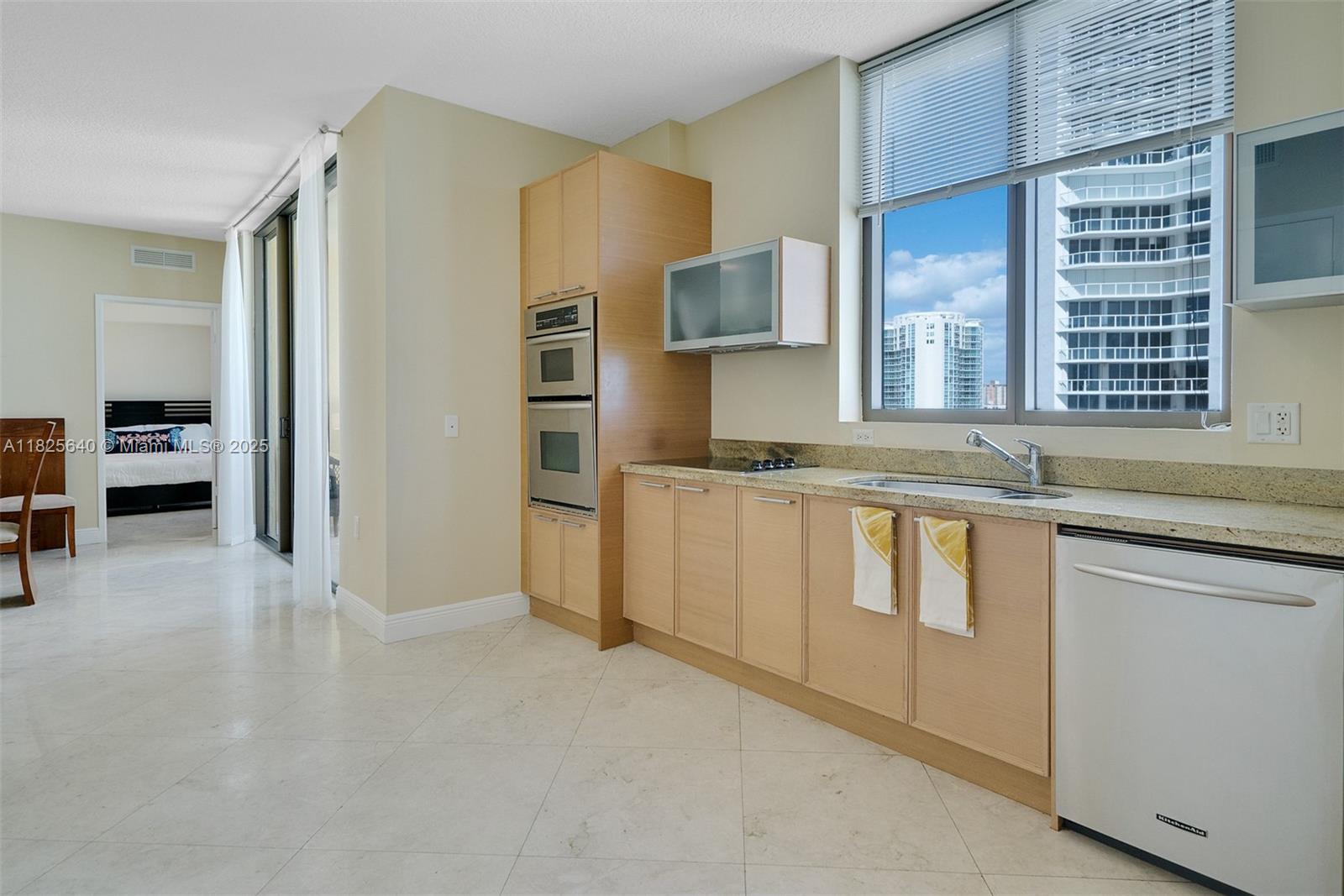 SAYAN CONDO - Residential