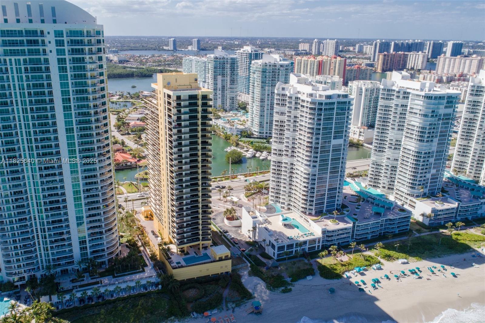 SAYAN CONDO - Residential