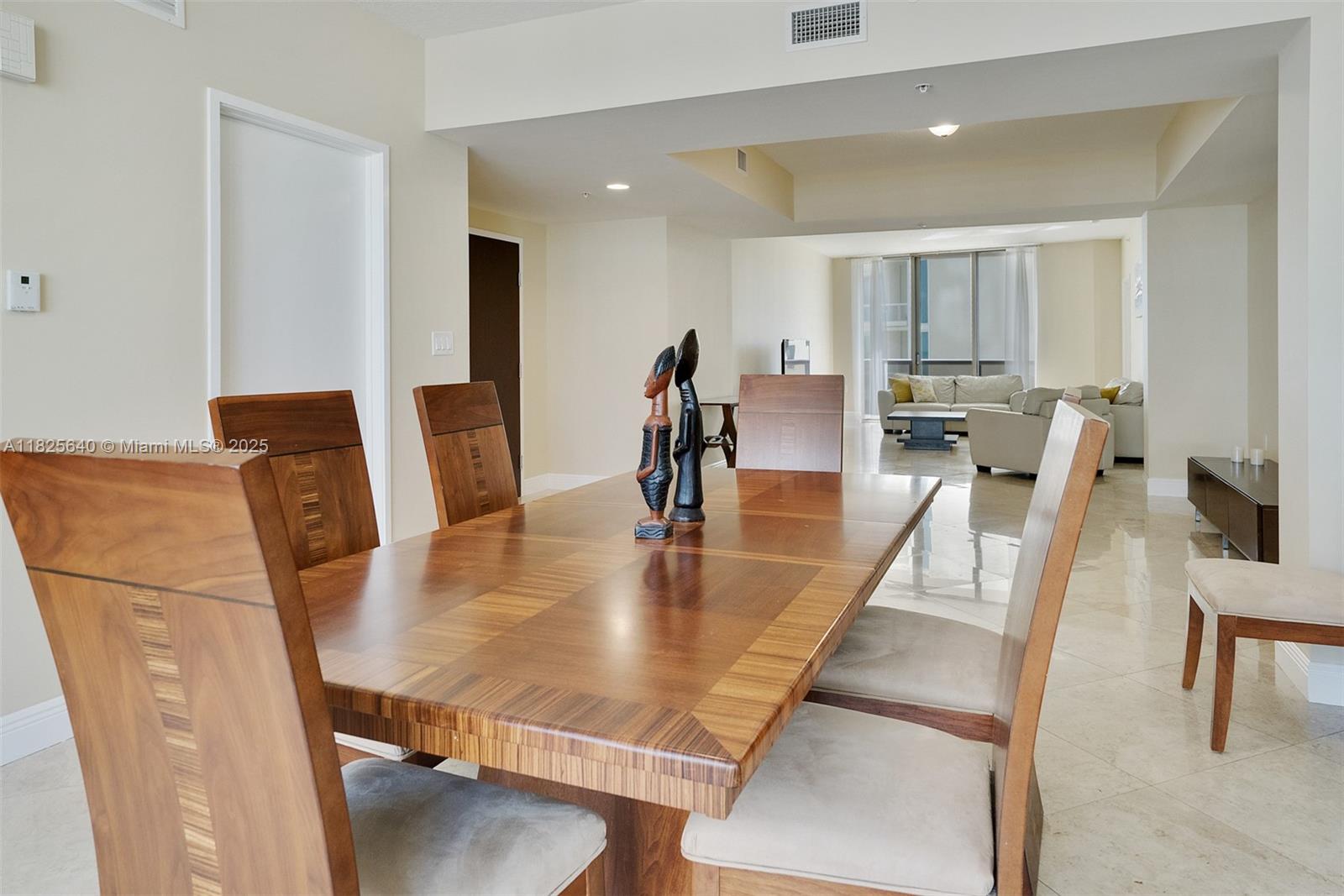 SAYAN CONDO - Residential