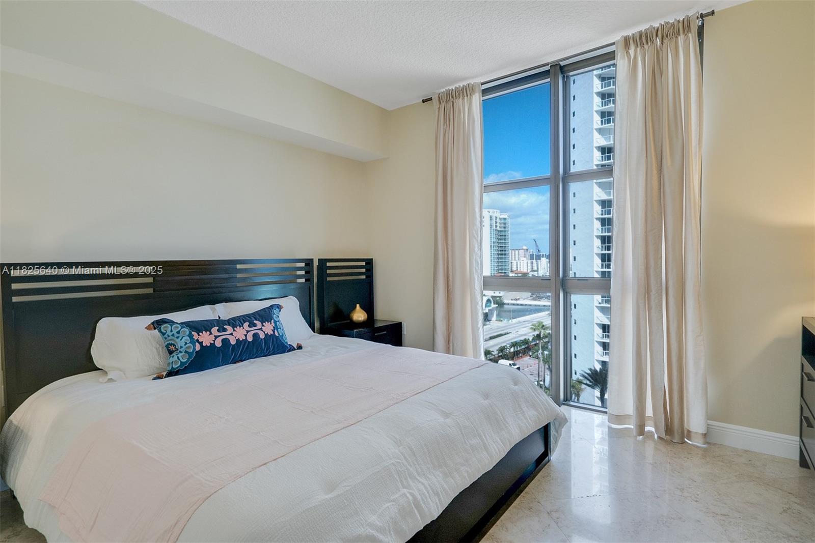 SAYAN CONDO - Residential