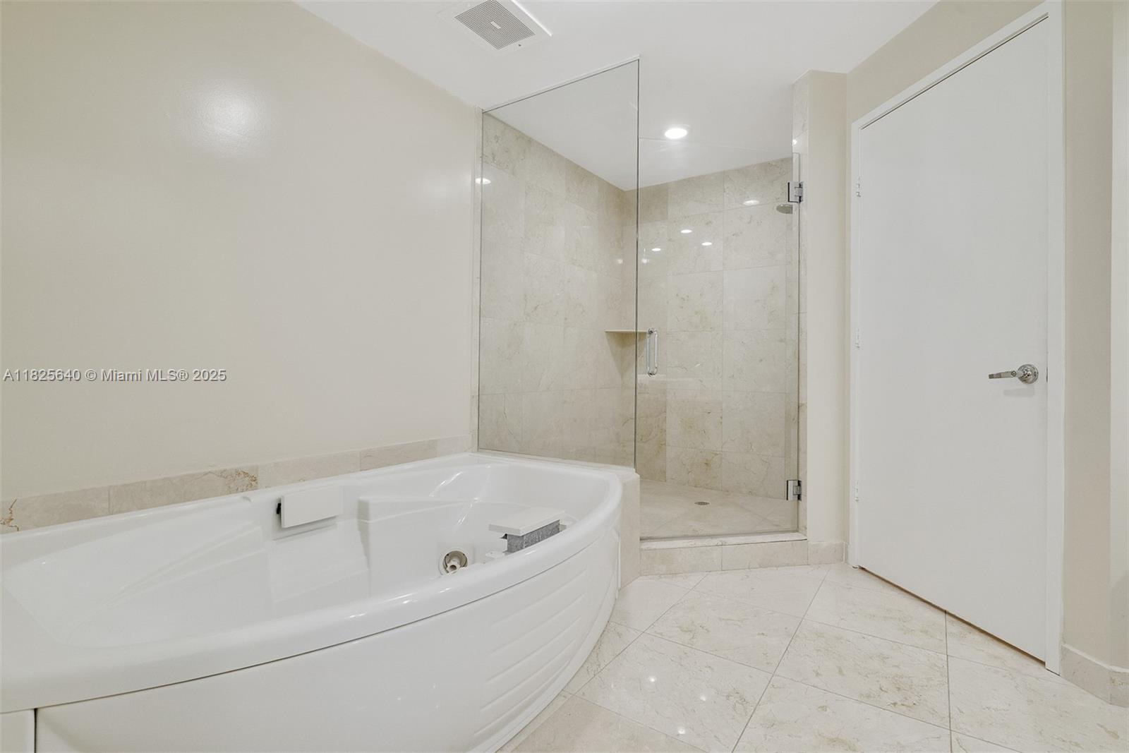 SAYAN CONDO - Residential