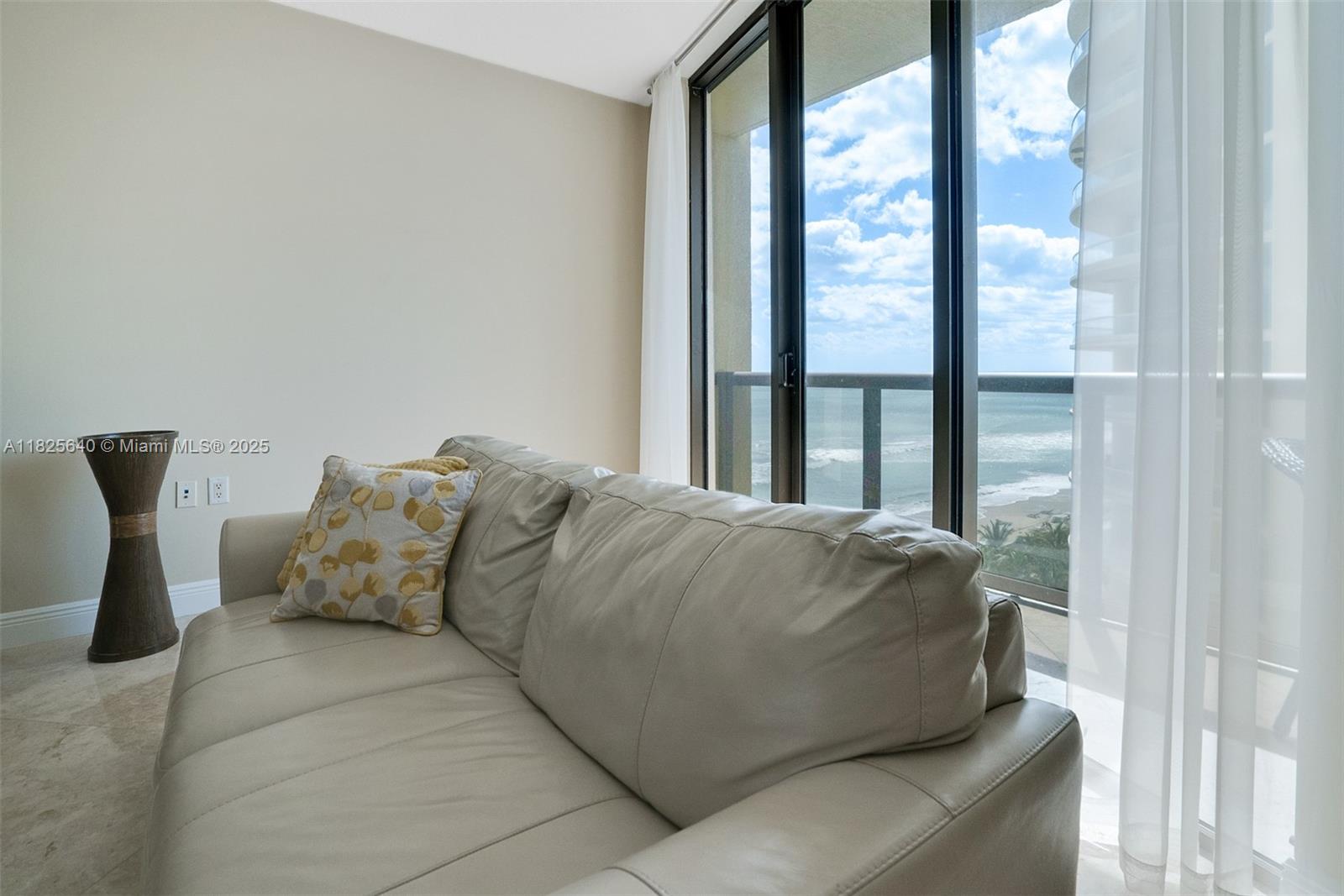 SAYAN CONDO - Residential