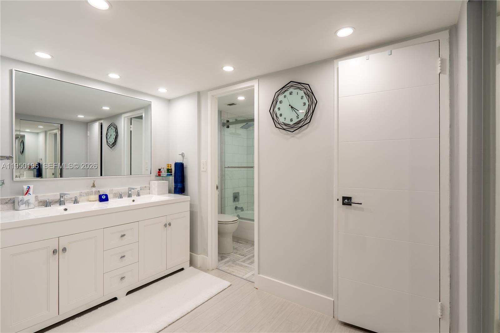 ARLEN BEACH CONDO - Residential