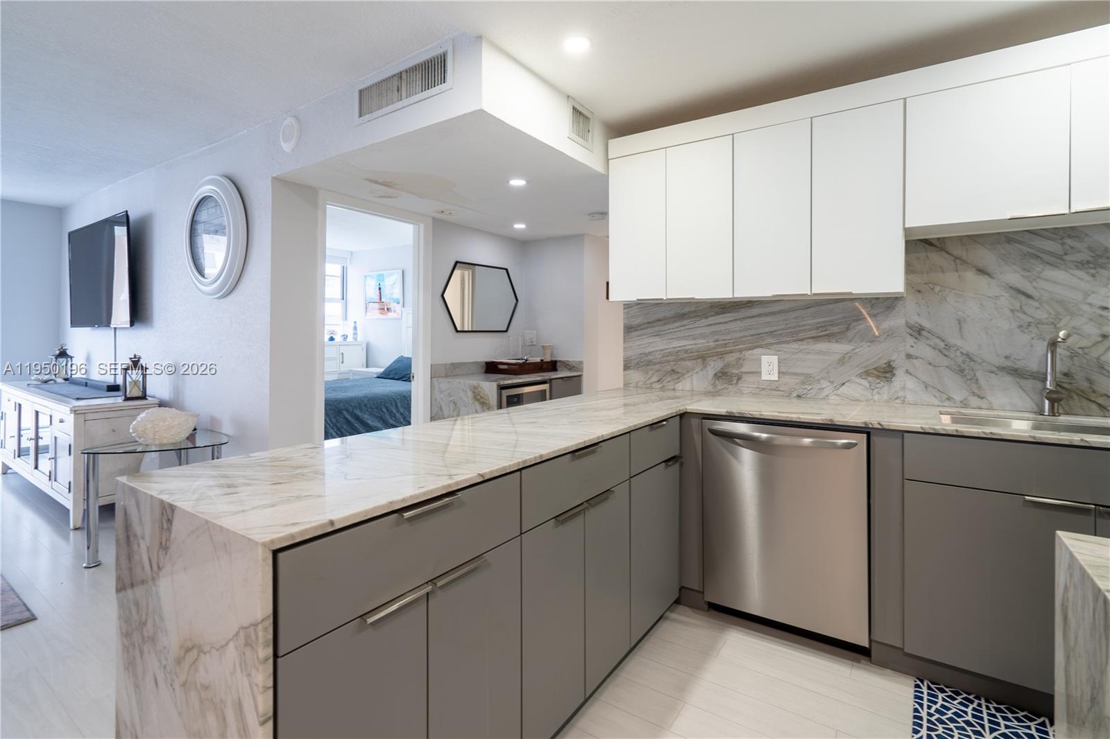 ARLEN BEACH CONDO - Residential