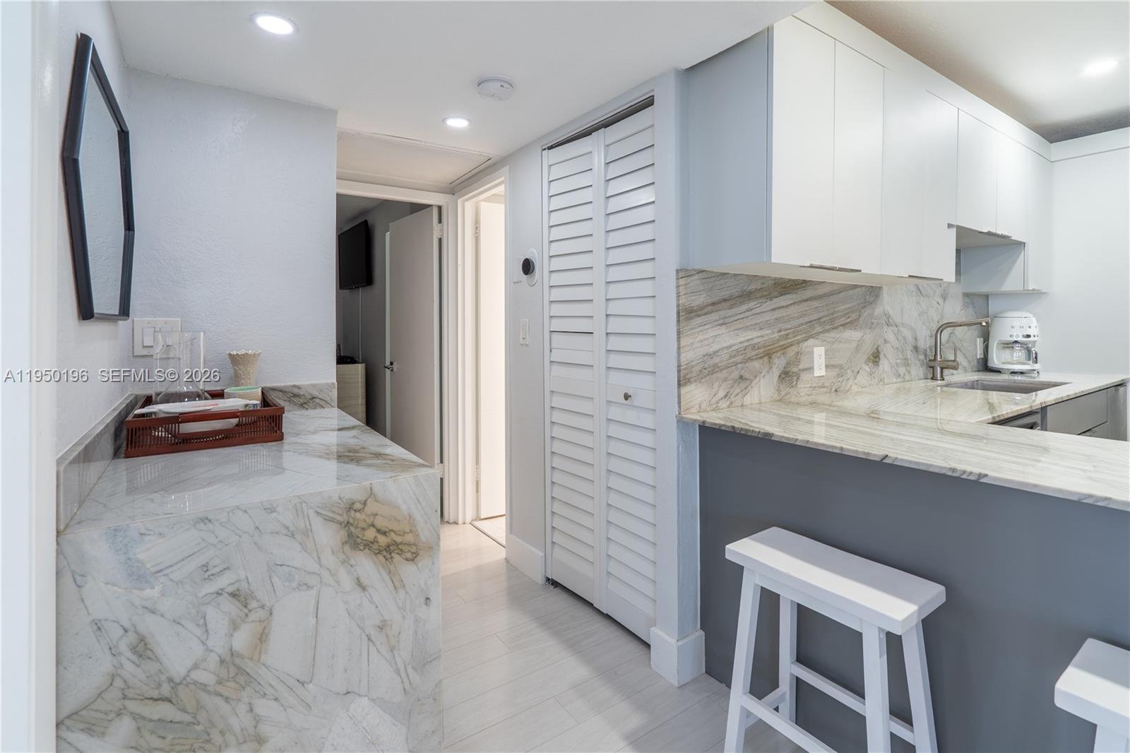 ARLEN BEACH CONDO - Residential