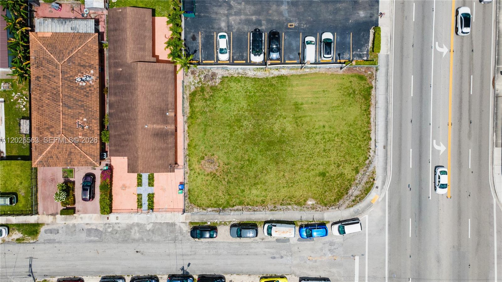 5895 W Flagler St, Miami, FL, 33144/$1,199,000 3 5895 W Flagler St