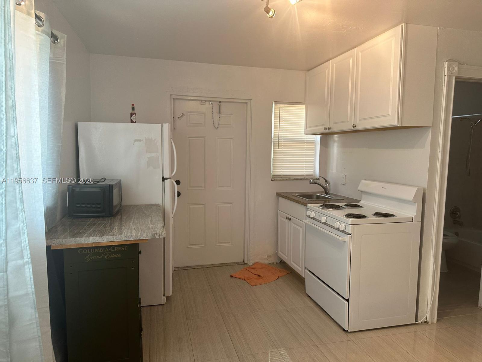 NORTH HOLLYWOOD - Residential Lease