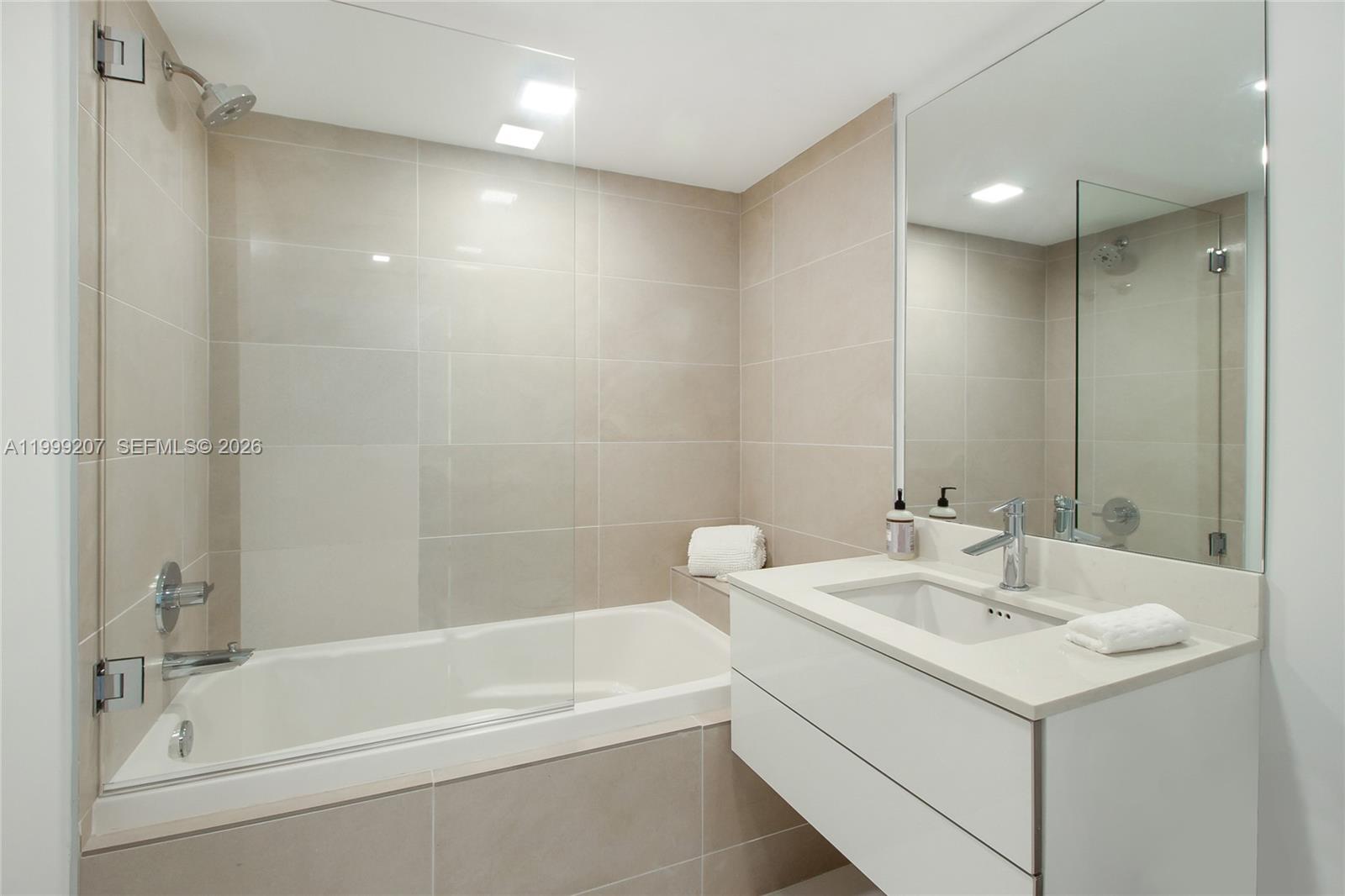 PELORO - Residential Lease