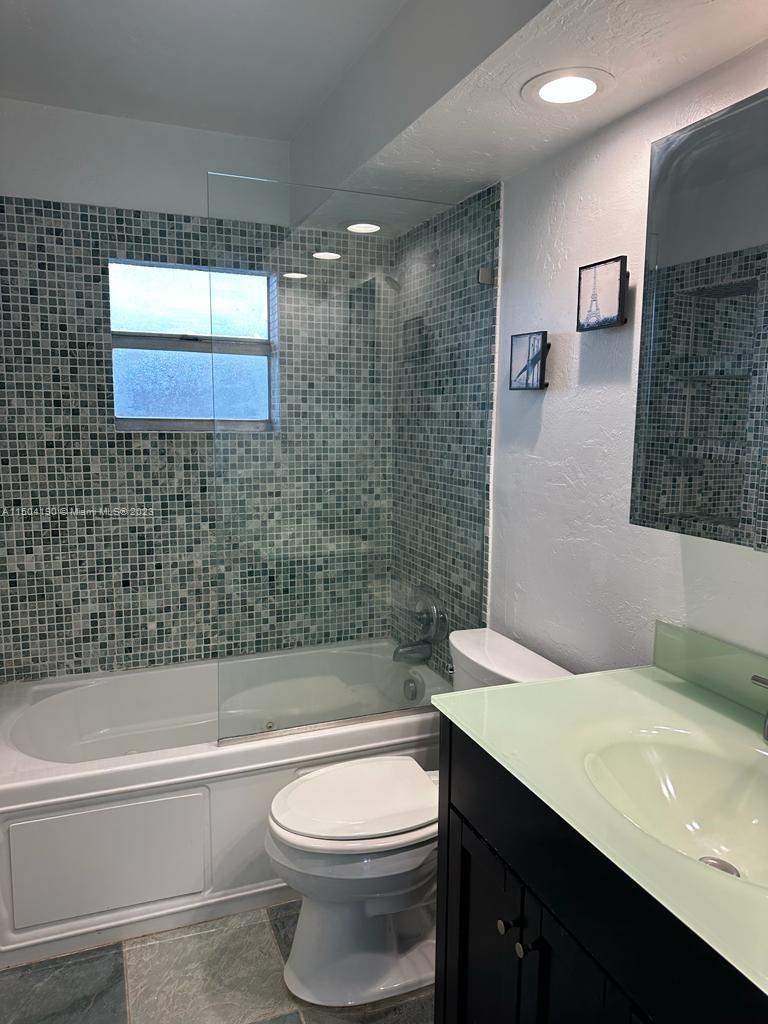 Rental Property at 1441 Lincoln Rd 204, Miami Beach, Miami-Dade County, Florida - Bedrooms: 1 
Bathrooms: 1  - $2,295 MO.