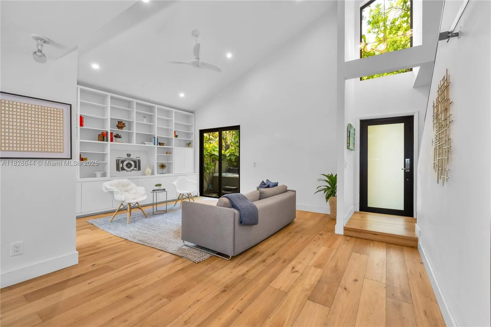 Miami, Florida 33133, United States, 3 Bedrooms Bedrooms, ,3 BathroomsBathrooms,Residential,Pending,158628