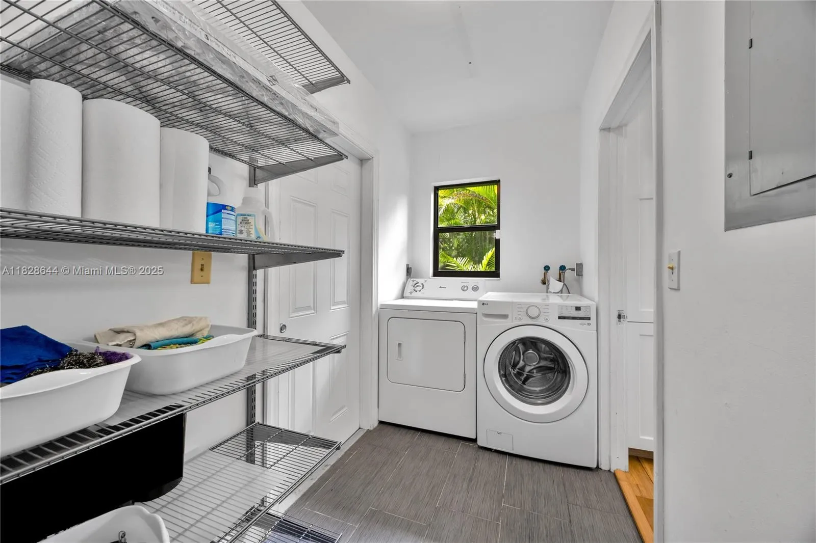 Miami, Florida 33133, United States, 3 Bedrooms Bedrooms, ,3 BathroomsBathrooms,Residential,Pending,158628