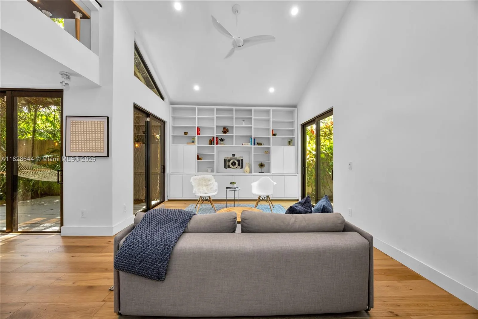 Miami, Florida 33133, United States, 3 Bedrooms Bedrooms, ,3 BathroomsBathrooms,Residential,Pending,158628