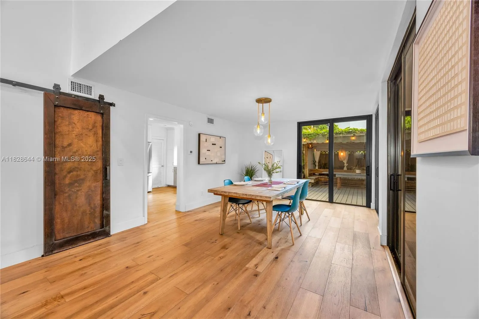 Miami, Florida 33133, United States, 3 Bedrooms Bedrooms, ,3 BathroomsBathrooms,Residential,Pending,158628