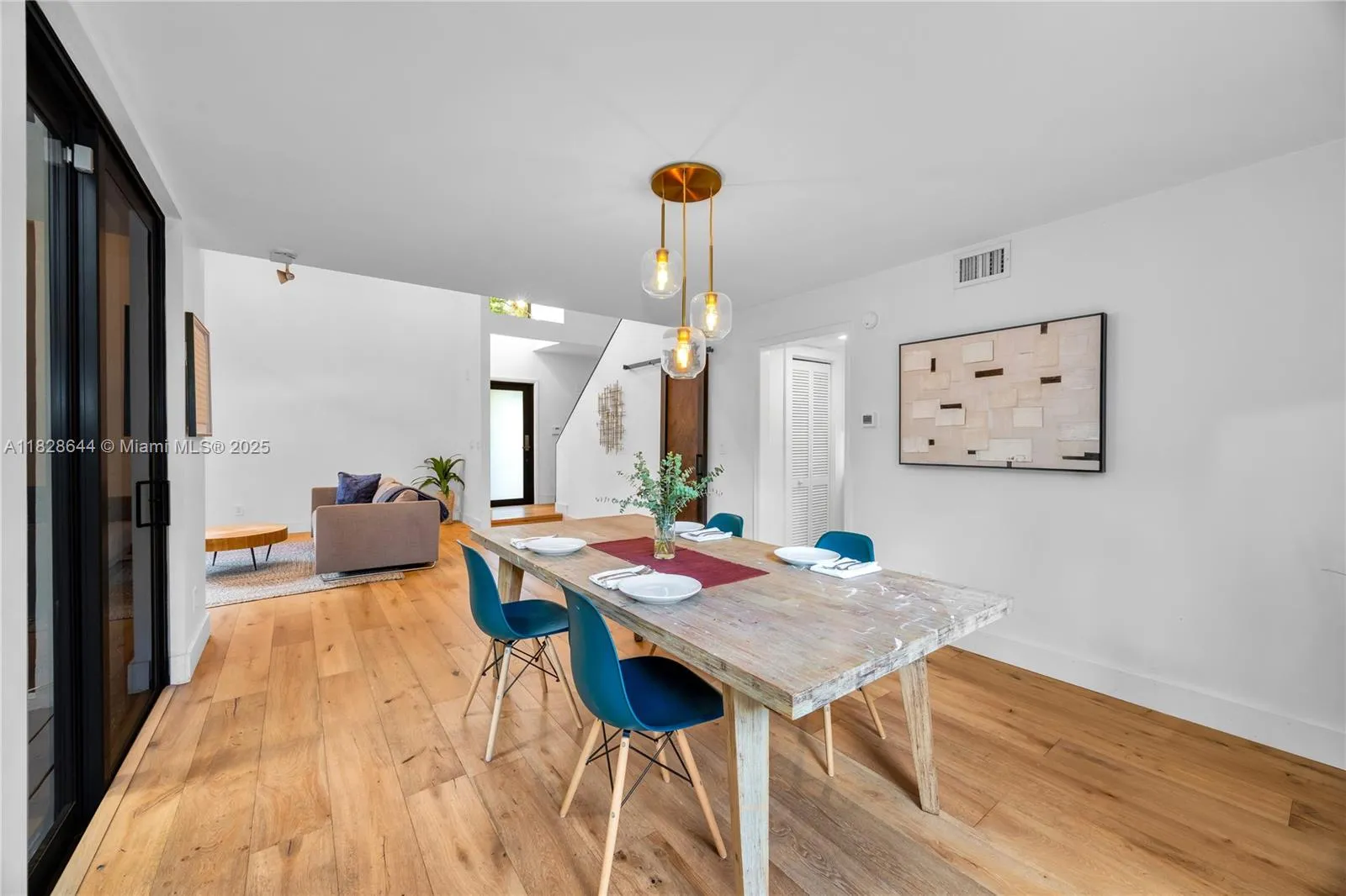 Miami, Florida 33133, United States, 3 Bedrooms Bedrooms, ,3 BathroomsBathrooms,Residential,Pending,158628