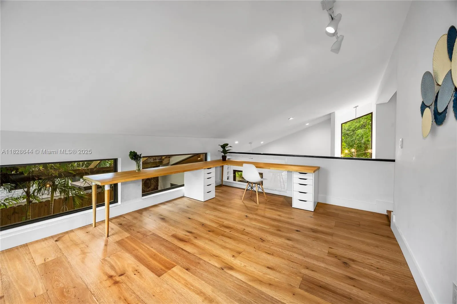 Miami, Florida 33133, United States, 3 Bedrooms Bedrooms, ,3 BathroomsBathrooms,Residential,Pending,158628