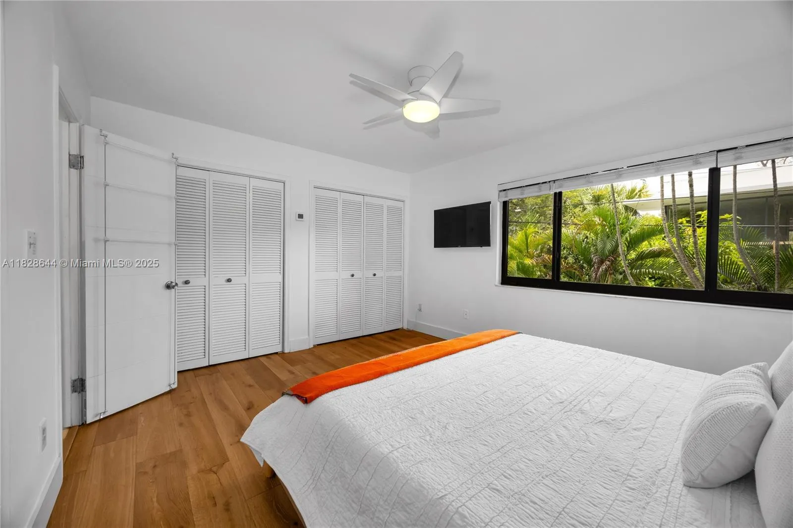 Miami, Florida 33133, United States, 3 Bedrooms Bedrooms, ,3 BathroomsBathrooms,Residential,Pending,158628