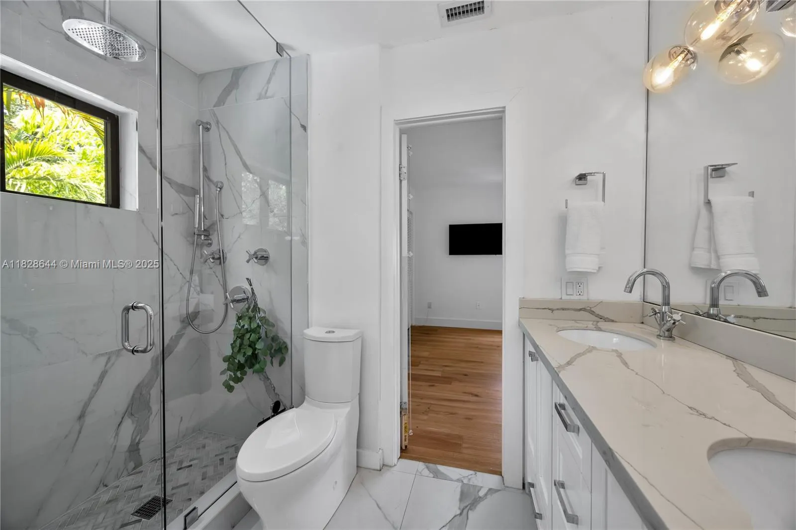 Miami, Florida 33133, United States, 3 Bedrooms Bedrooms, ,3 BathroomsBathrooms,Residential,Pending,158628