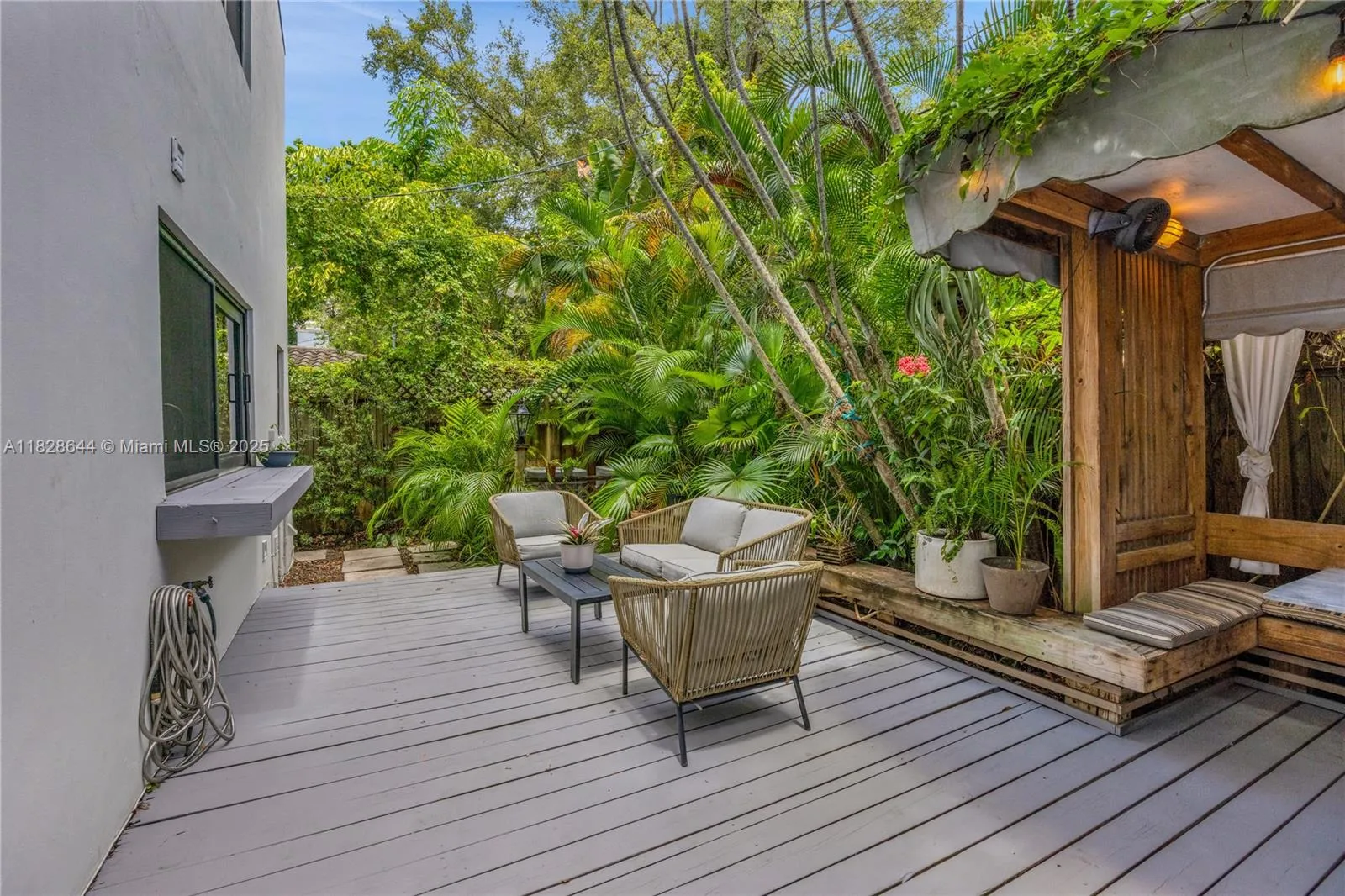 Miami, Florida 33133, United States, 3 Bedrooms Bedrooms, ,3 BathroomsBathrooms,Residential,Pending,158628