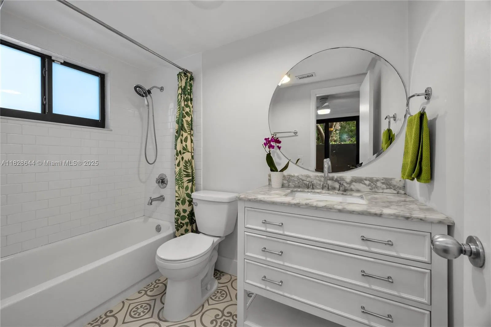 Miami, Florida 33133, United States, 3 Bedrooms Bedrooms, ,3 BathroomsBathrooms,Residential,Pending,158628