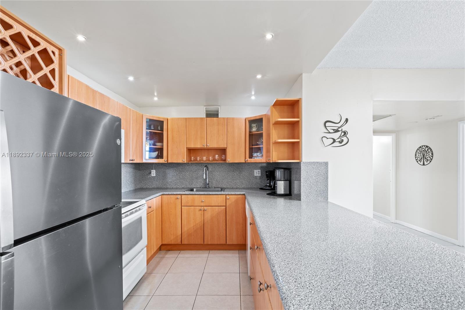 OLYMPUS CONDO PHASE - Residential