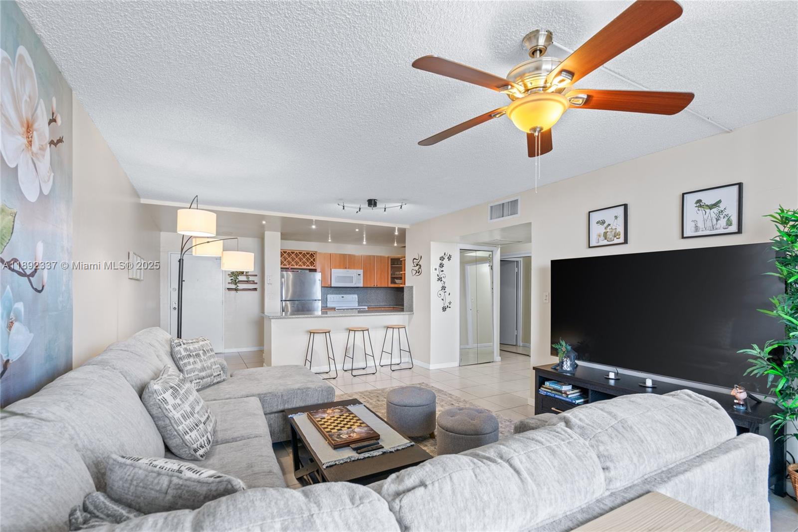 OLYMPUS CONDO PHASE - Residential