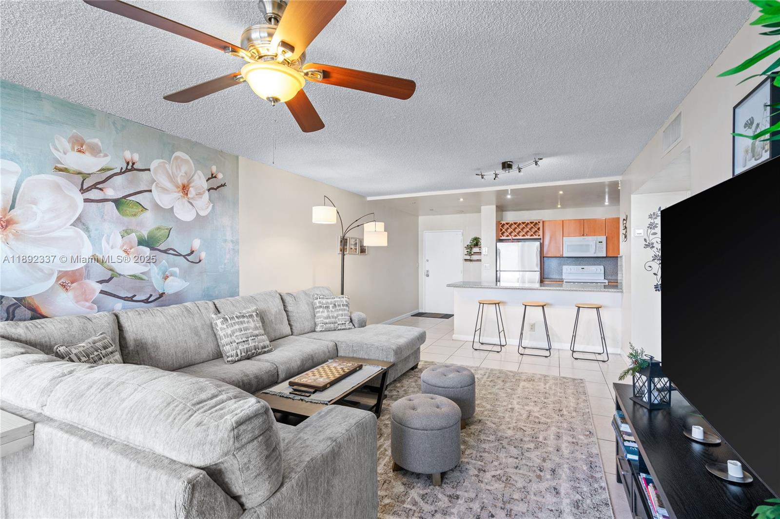 OLYMPUS CONDO PHASE - Residential
