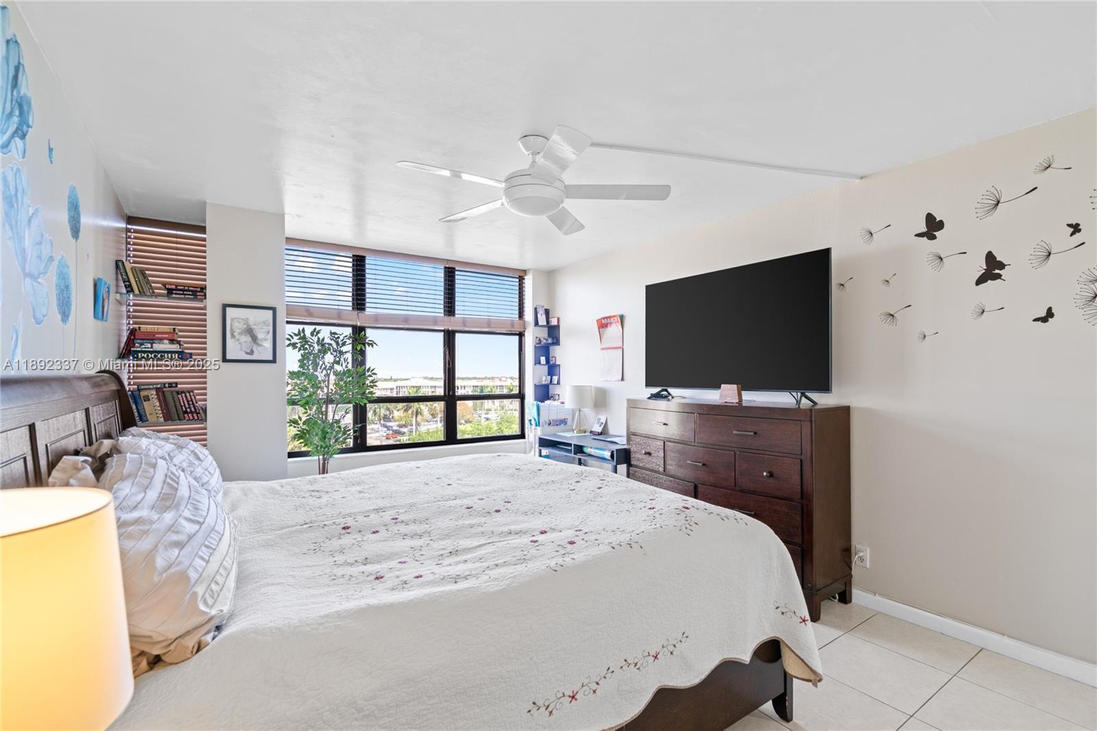 OLYMPUS CONDO PHASE - Residential