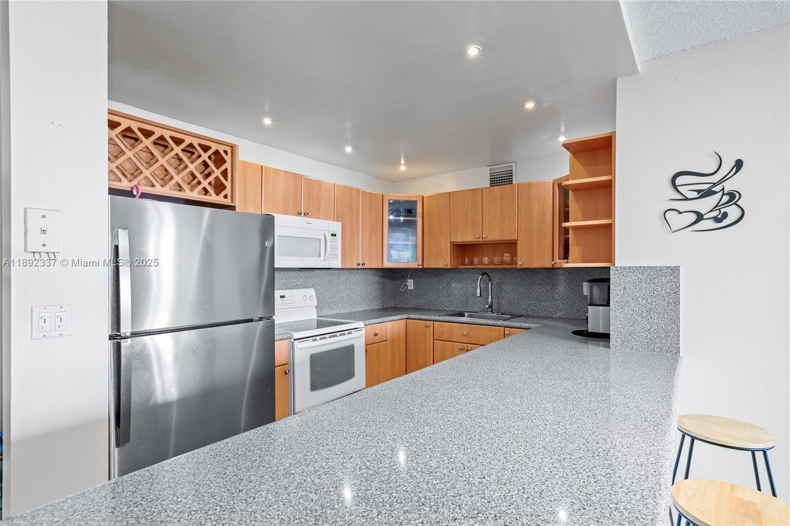 OLYMPUS CONDO PHASE - Residential