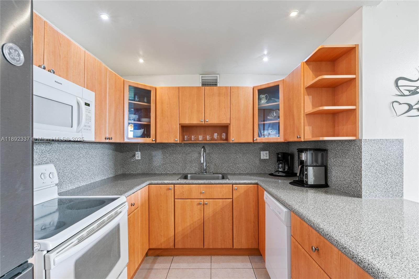 OLYMPUS CONDO PHASE - Residential