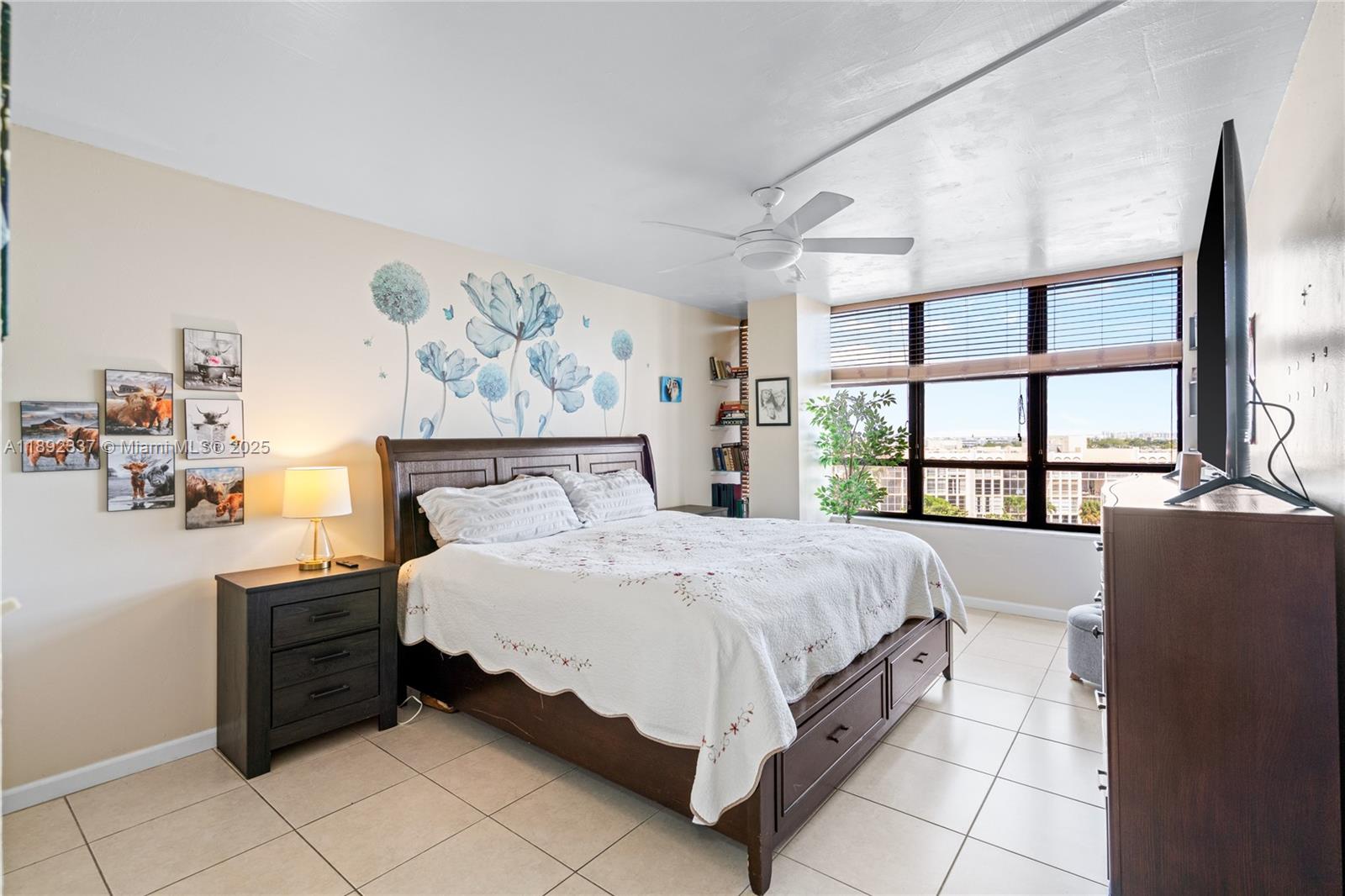 OLYMPUS CONDO PHASE - Residential